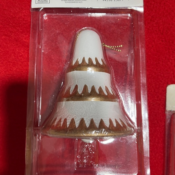 🎄 White & Gold Ceramic Bell Ornaments – Set of 3 (Reindeer, Tree & Santa) – NEW - Picture 8 of 12